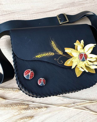 Geanta "Crossbody" handmade unicat- SUNFLOWER and a butterfly