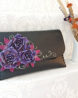 poseta plic handmade unicat din piele - Purple Roses