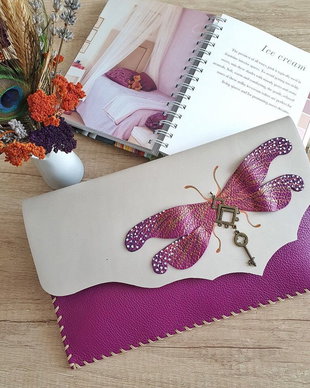 Poseta plic handmade unicat din piele naturala - Summer Dragonfly