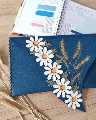 poseta plic handmade unicat din piele -  Daisies