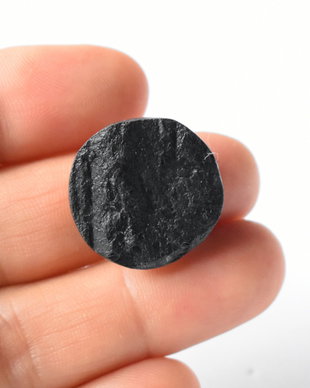Inel din turmalina neagra bruta si argint 925