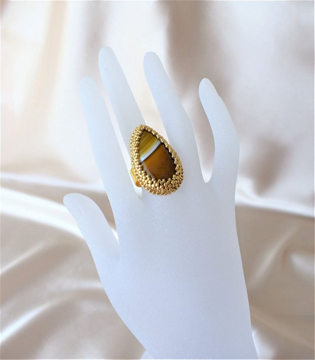 REZERVAT N. - Inel bead-embroidery cu agata si margele japoneze Toho galvanized gold
