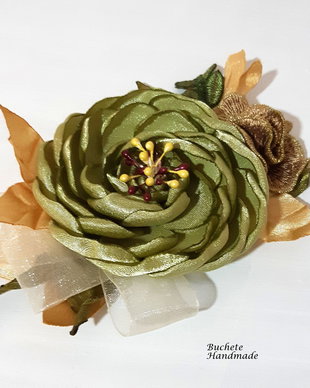 Brosa/Aplicatie pentru rochie/Flori handmade