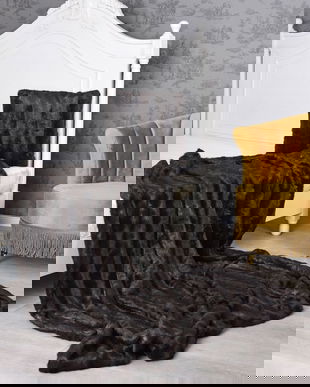 Patura decorativa din blana sintetica neagra