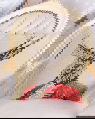 Perna decorativa cu aspect de tapiterie cu un cerb