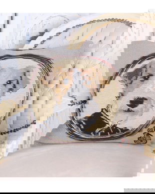 Perna decorativa cu aspect de tapiterie cu un catel