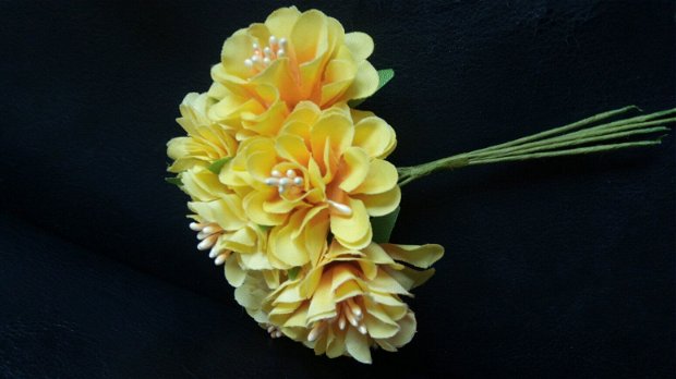 Buchețel 6 flori (3,5cm)