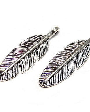 Pandantiv metalic, argintiu antichizat, frunza, 29x8.5 mm