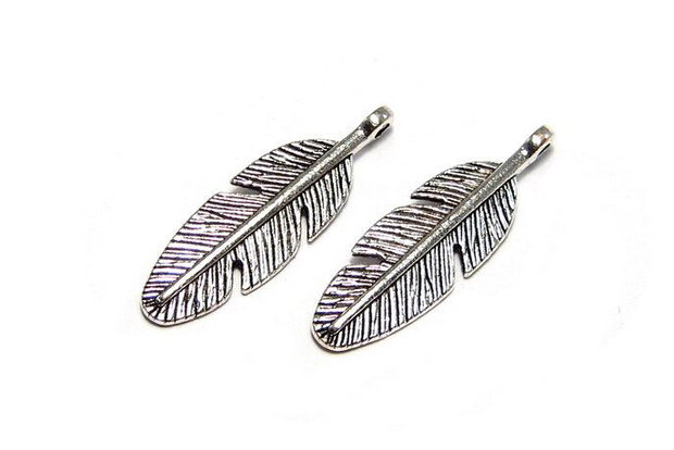 Pandantiv metalic, argintiu antichizat, frunza, 29x8.5 mm