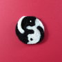 Brosa  din lana impaslita`Yin&Yang`
