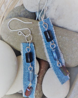 Cercei handmade din denim si cristale tip swarovski
