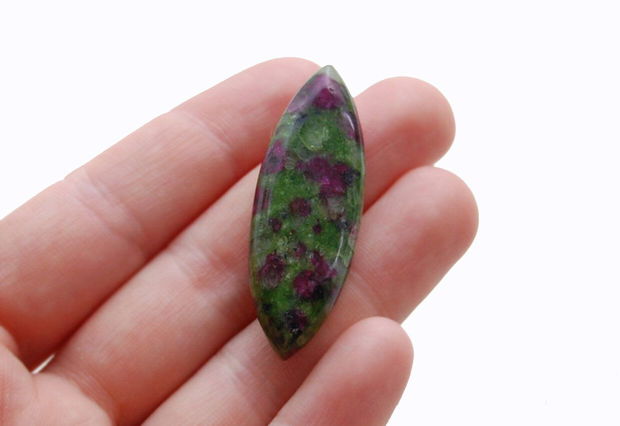 Brioleta ruby fuchsite - R833