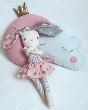 Balerina iepuraș cu nume si 2 perne decorative