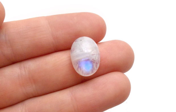 Moonstone  oval - M57
