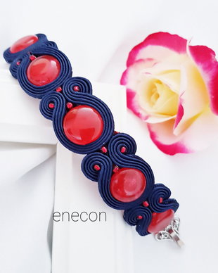 Bratara soutache bleumarin cu agate rosii
