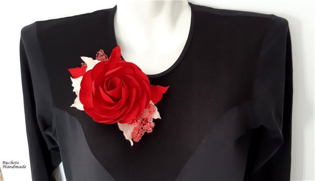 Brosa/Aplicatie pentru rochie/Flori handmade