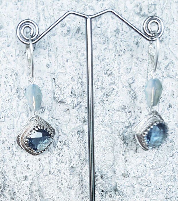 cercei unicat, vintage, din argint fin, cu cristale albastre fatetate Svarovski