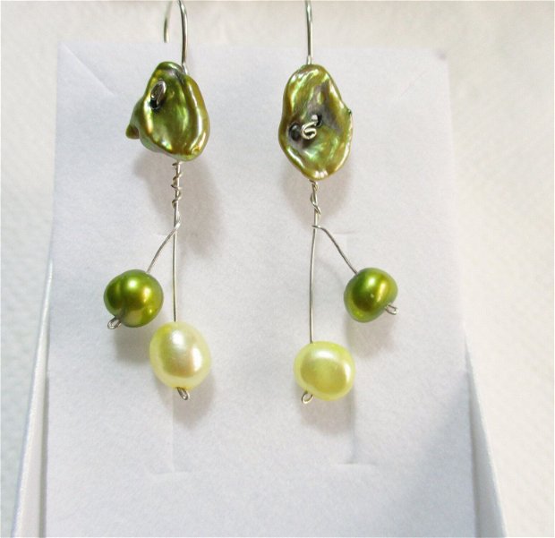 Cercei argint si perle de cultura verzi si galbene, cu frunza biwa