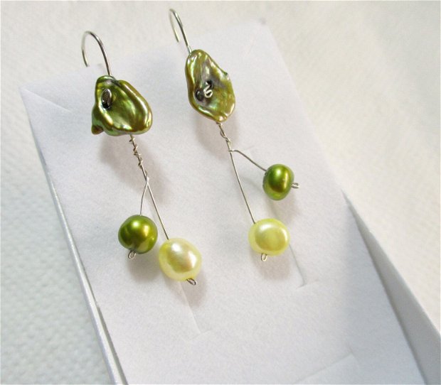 Cercei argint si perle de cultura verzi si galbene, cu frunza biwa