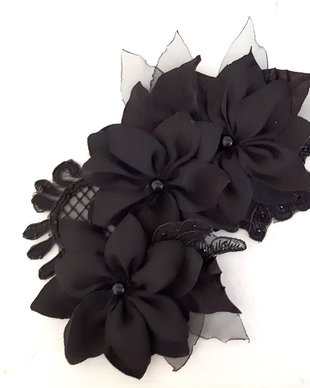 Brosa/Aplicatie pentru rochie/Flori handmade