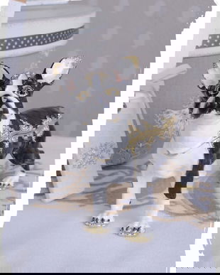 Caseta de bijuterii din metal emailat cu un catel terier