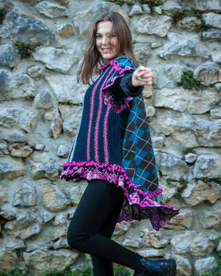 Poncho colorat,tricotat,accesorizat