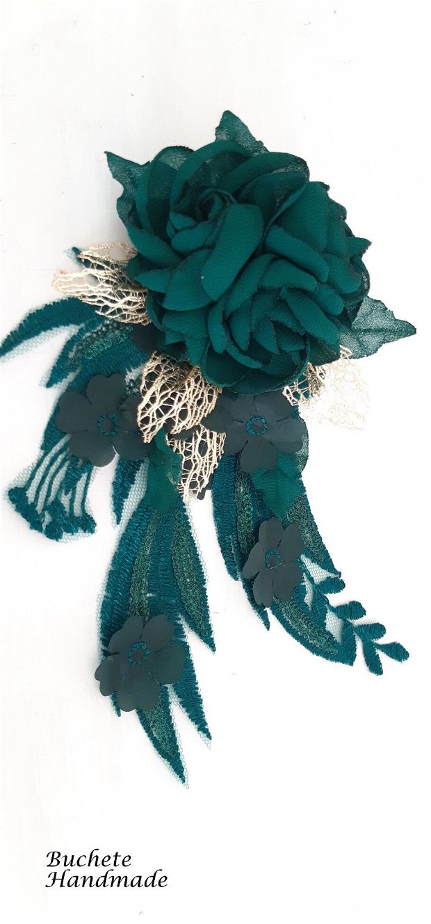 Aplicatie eleganta din flori textile/Brosa textila