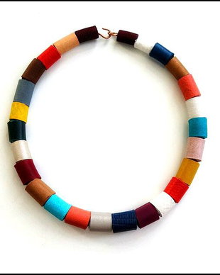 Colier colorat din piele