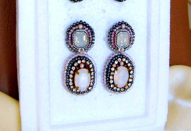 Cercei fini, eleganti, pe lob