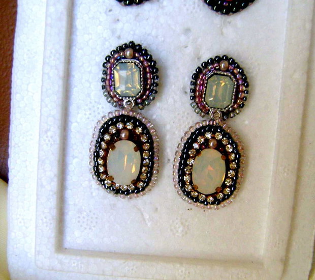 Cercei fini, eleganti, pe lob