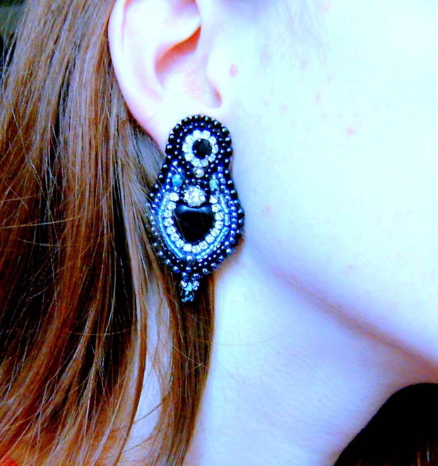 Cercei fini, eleganti, pe lob