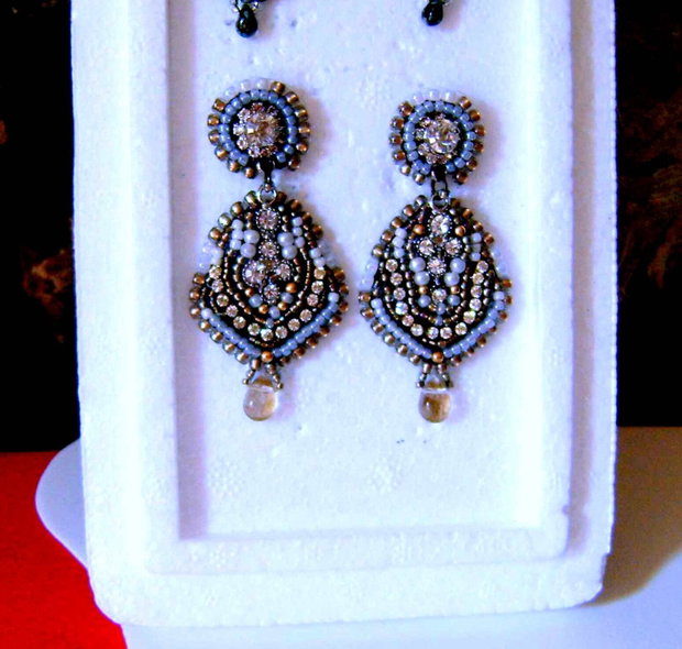 Cercei fini, eleganti, pe lob