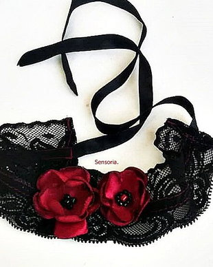 chocker dantela neagra cu flori grena