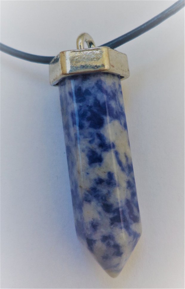 Colier handmade din snur de piele naturala si medalion din piatra de sodalit/colier barbatesc/colier unisex/colier talisman