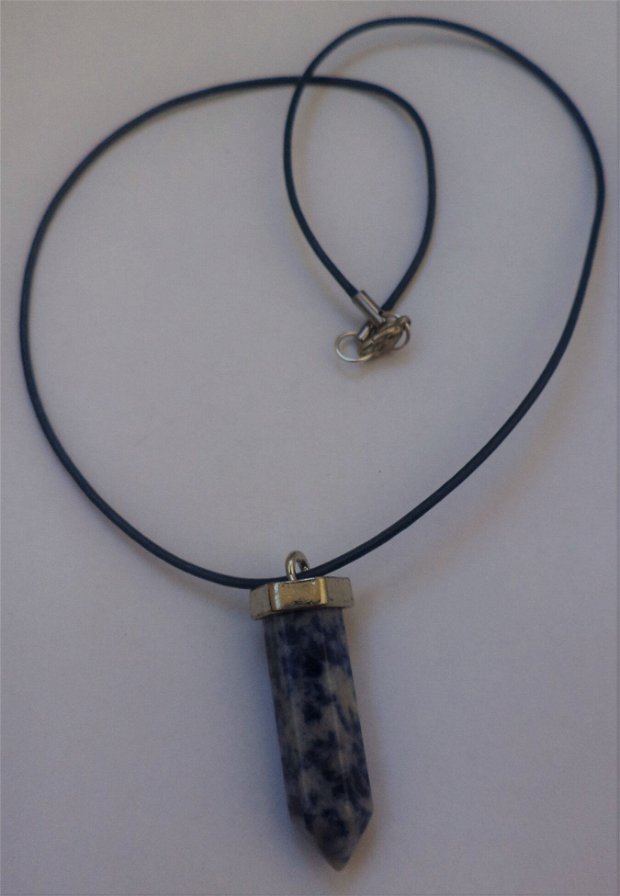 Colier handmade din snur de piele naturala si medalion din piatra de sodalit/colier barbatesc/colier unisex/colier talisman