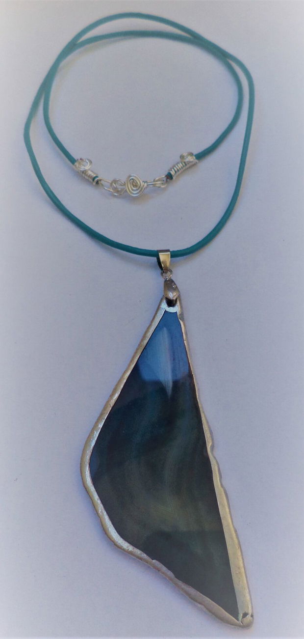 Every year Comorama Salesperson Colier handmade cu pandantiv din geoda de agat albastru/colier talisman | Breslo Every year Comorama Salesperson Colier handmade cu pandantiv din geoda de agat albastru/colier talisman | Breslo