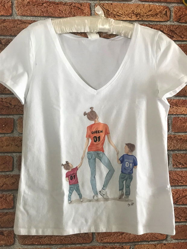 Tricou pictat "Mom of 2"