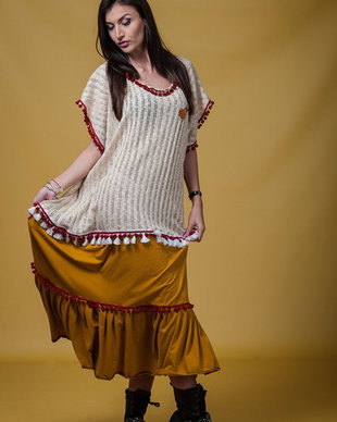 O bluză largă,lungă,boho-chic