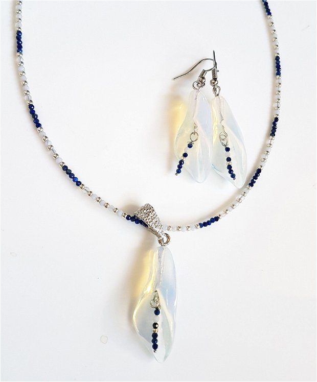 colier din cristale microfatetate de opal, lapis si mărgele Myiuki cu pandantiv in forma de cala din opalit