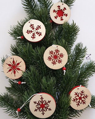 Set ornamente fulg zapada, set ornamente lemn, set ornamente brad, decoratiune fulg zapada, glob lemn, glob fulg zapada, cutie cadou ornamente, cadou Craciun, ornamente Craciun