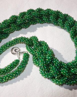 COLIER UNICAT VERDE DIN MARGELE DE NISIP
