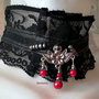 chocker diafan dantelat cu floare si perle rosii