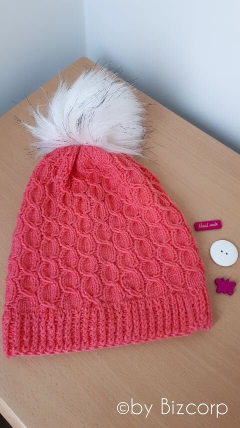 Caciula tricotata roz