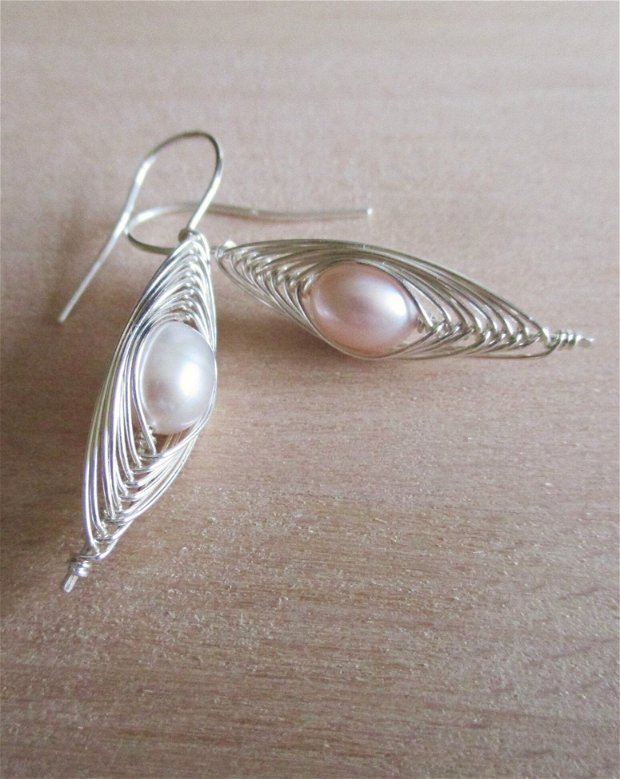 Cercei argint si perle de cultura roz pal, cu model impletit