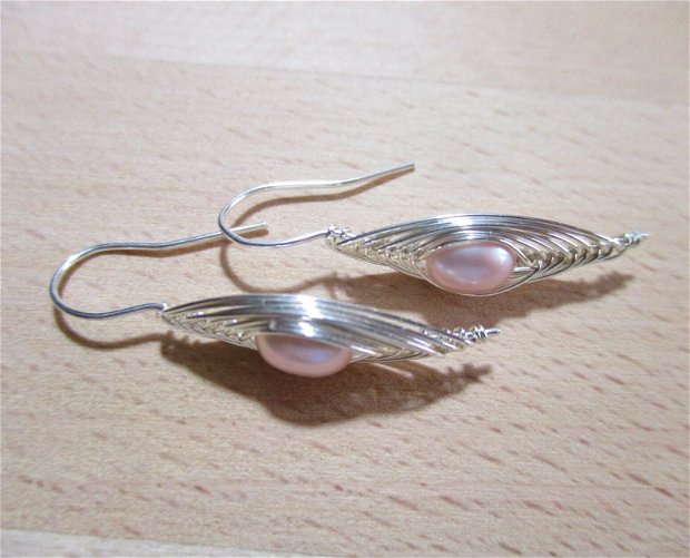 Cercei argint si perle de cultura roz pal, cu model impletit