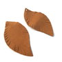 Pandantiv frunza bej PU 62x30mm  DVLAK-T 023
