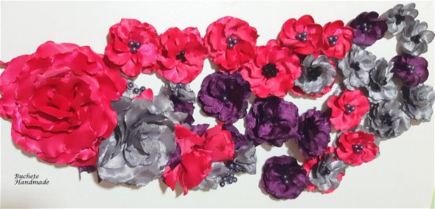 Aplicatie eleganta din flori textile