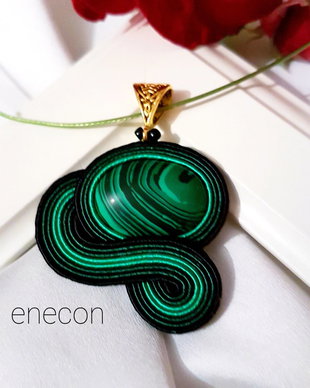 Pandantiv soutache verde cu malachit