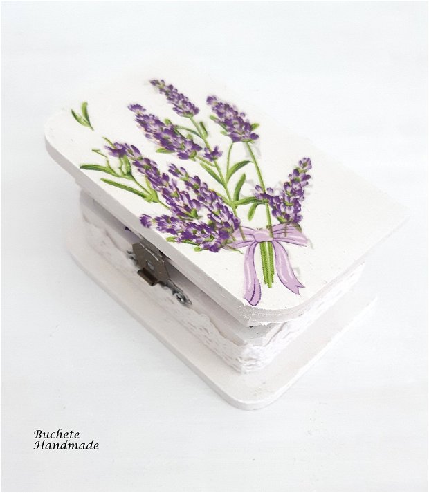 Cutie pentru verighete din lemn cu flori de  lavanda