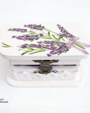 Cutie pentru verighete din lemn cu flori de  lavanda